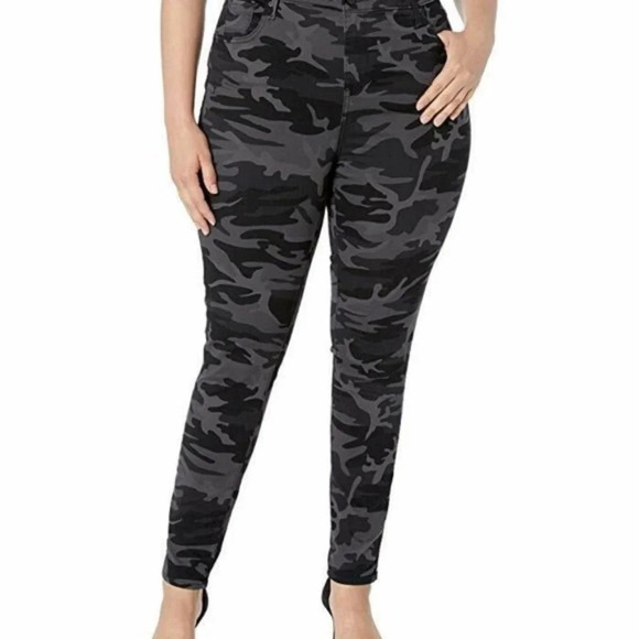 Levi's Plus Size Camo Pull-On Legging - Picture 1 of 8
